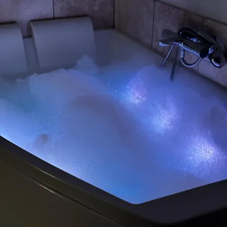 Jacuzzi, Paris La Defense, 40th Floor