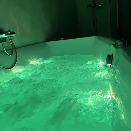 Jacuzzi, Paris La Defense, 40th Floor *